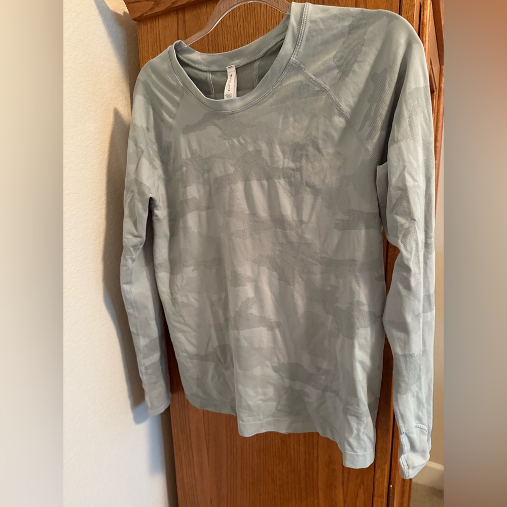 Athleta camo workout top